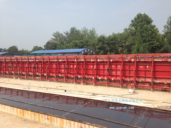 防撞墻模板的構造